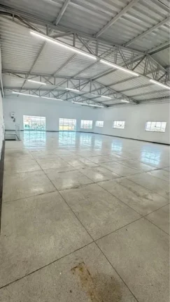 Imagem Salão Comercial de Alto Padrão para Locação em Sorocaba-SP, Jardim Maria Eugênia: 1 Sala, 2 Banheiros, 250m² de Área.
