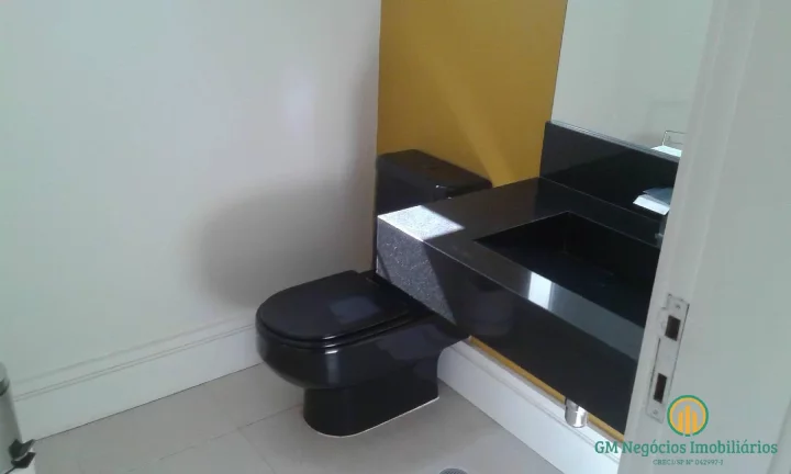 Imagem Maravilhosa moderna clean, com 3 suítes, a master com 2 closets, piscinas,