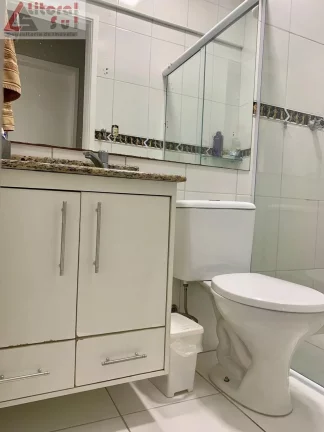 Imagem Apartamento à venda em Praia Grande-SP, bairro Ocian: 2 quartos, 1 suíte, 1 sala, 2 banheiros, 64m², garagem. Venha conferir!
