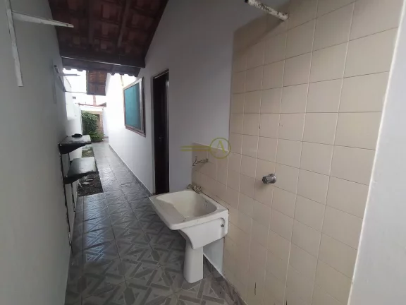 Imagem Casa térrea, 3 dorms, muito bem localizada à venda em Peruíbe