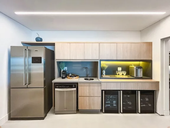 Imagem Luxuoso apartamento de 4 quartos na Riviera de São Lourenço Módulo 07: 4 suítes, 3 salas, 4 vagas de garagem e 241,13 m² de área.