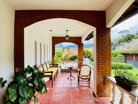 Imagem Casa principal linear 3 quartos sendo 1 suíte à venda, 230 m² - 3 min da feirinha do Alto - Teresópolis/RJ