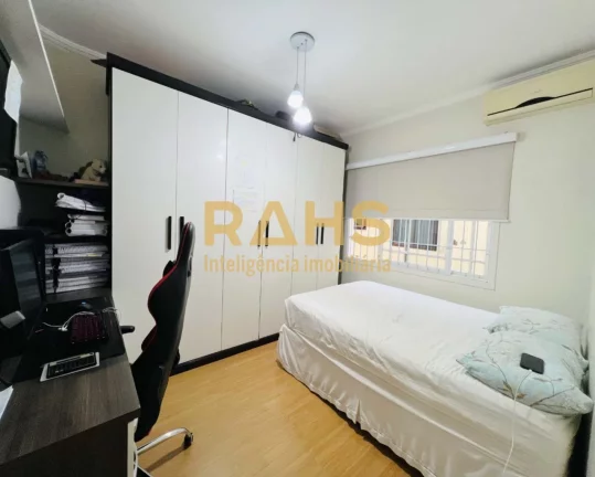 Imagem Sobrado Averbado com mais de 266m² em terreno de 408,27 m², sendo 1 suíte master e mais 3 quartos...