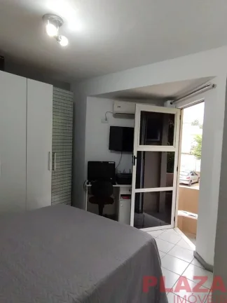 Imagem Sobrado Mobiliado em Condomínio Fechado – 2 Quartos | Área Privativa | Lazer Completo | Próx. Praia Brava e Amores | Balneário Camboriú