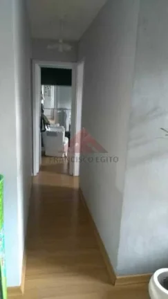 Imagem Francisco Egito vende Bom apartamento todo reformado,piso laminado na sala e nos quartos,banheiro com armário e box tipo blindex,sala ampla,cozinha m