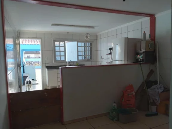 Imagem SOBRADO PADRÃO COM FRENTES PARA DUAS RUAS EM SANTO ANDRE, COM 3 DORMITÓRIOS E UM SALÃO COMERCIAL.