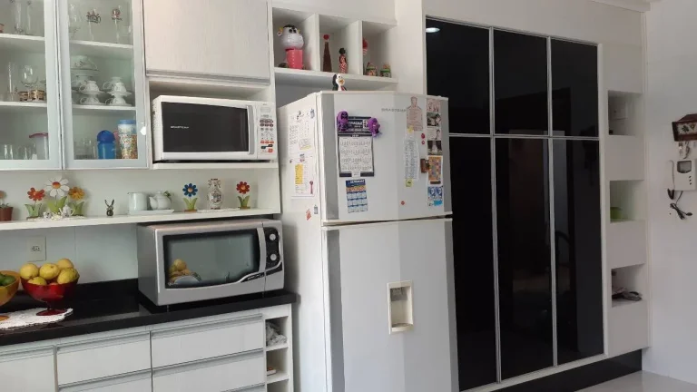 Imagem Sobrado Grande 222 m² no centro 3 Dormitorios sendo 3 suítes e 4 Vagas