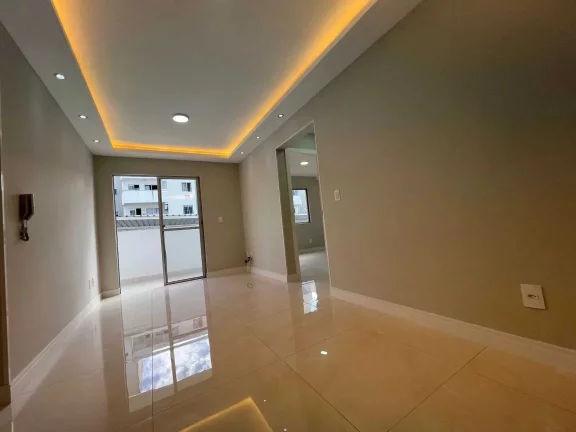 Imagem Apartamento reformado com 2 dormitórios e 1 vaga em condomínio - Camboriú/SC
