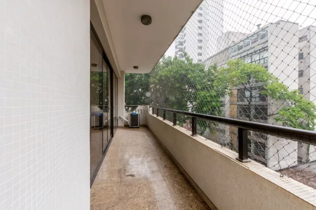 Imagem Apartamento à venda em Higienópolis com 4 suítes e 4 vagas em 213m2