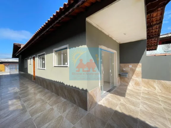 Imagem Casa com Piscina na Praia de Itanhaém, R$ 298mil