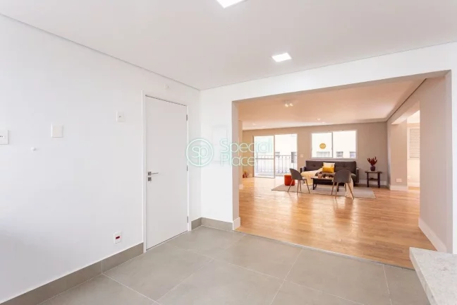 Imagem Em Moema, ao lado da estação de metrô de mesmo nome e a uma curta caminhada do Parque Ibirapuera,...