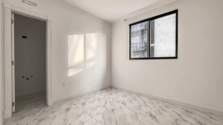 Imagem Apartamento com vista panorâmica com 2 suítes e 2 vagas de garagem em Balneário Perequê/SC