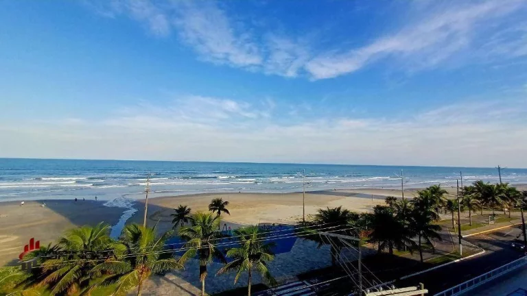 Imagem Apartamento com 2 dormitórios à venda, 53 m² por R$ 430.000,00 - Maracanã - Praia Grande/SP