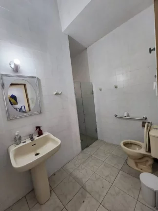 Imagem Casa no Salgado Filho, Região Comercial, Próximo à Av. Francisco Porto