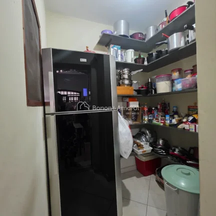 Imagem Este amplo sobrado com 321m², possuí uma planta bem distribuída e atemporal, oferecendo um lar ac...