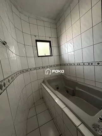 Imagem Sobrado com 3 dormitórios para alugar, 250 m² por R$ 3.180,00/mês - Jardim Rosa de Franca - Guarulhos/SP