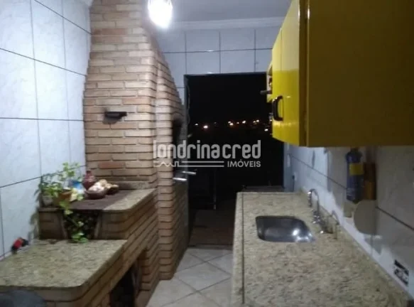 Imagem Imóvel completo na Região Sul de Londrina com 252m², jardim privativo, churrasqueira e aquecedor solar