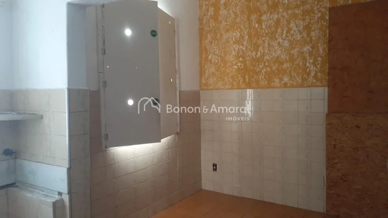 Imagem Casa em Esquina Estratégica - Imperdível!