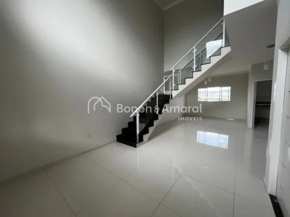 Imagem Linda casa à venda em Mirante do Lenheiro, Valinhos. Este sobrado possui 3 quartos, incluindo uma s...