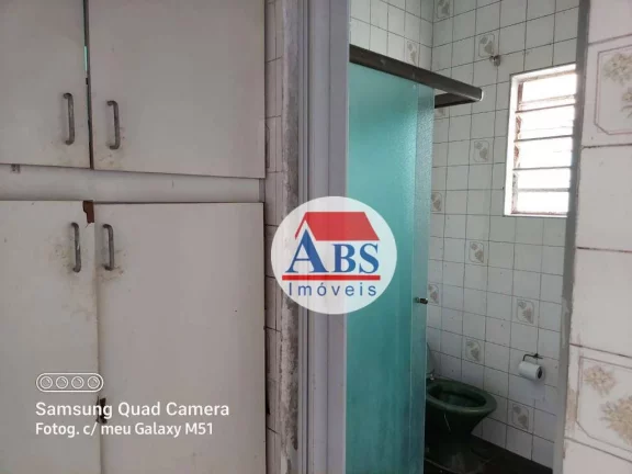 Imagem casa com duas lojas e uma edícula