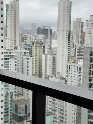 Imagem Apartamento com 4 dormitórios sendo 2 suítes, 3 vagas de garagem, no Centro de Balneário Camboriú