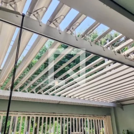 Imagem Imperdível: Casa à venda no Centro de São Bernardo do Campo-SP, com 3 quartos, 3 suítes e 4 vagas de garagem!