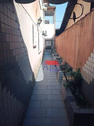 Imagem Sobrado com 3 dormitórios à venda, 141 m² por R$ 470.000,00 - Vila Ponte Nova - Cubatão/SP