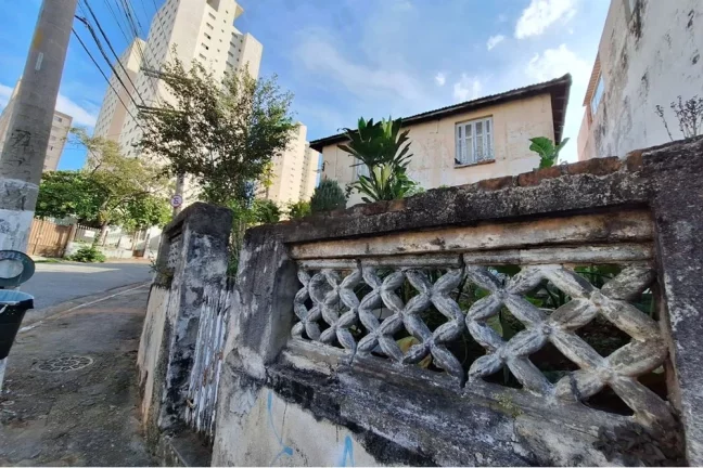 Imagem Terreno de Esquina com Excelente Localização – Perfeito para Investidores ou Projeto Residencial!