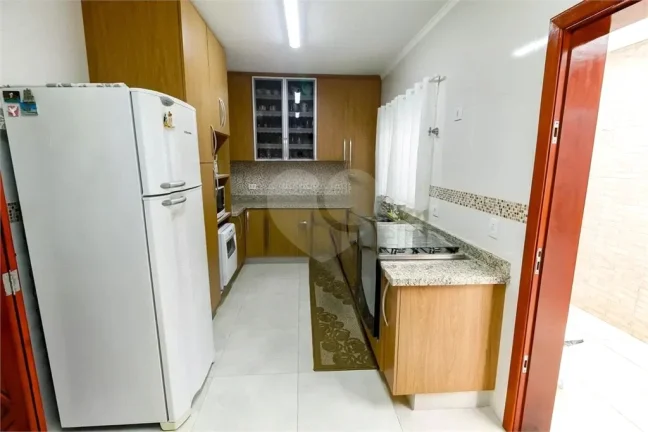 Imagem Sobrado à venda com 4 quartos, sendo 1 suíte, em Vila Sônia, São Paulo - SP