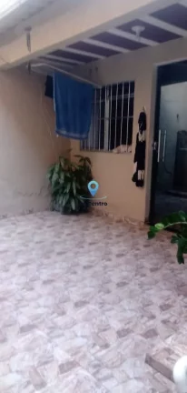 Imagem Casa à venda localizada na Rua Trinta e Três, com 220m² de área total. Possui 3 quartos, sendo 1...