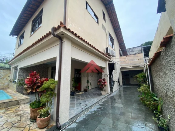 Imagem Casa com 5 dormitórios à venda por R$ 550.000,00 - Patronato - São Gonçalo/RJ