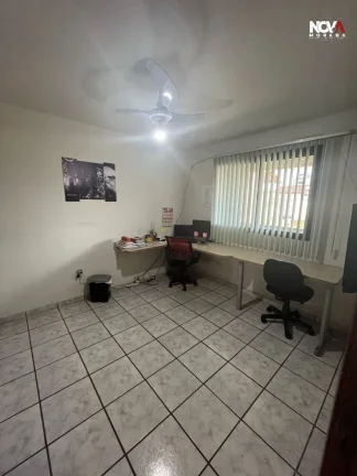 Imagem Explore essa encantadora casa à venda no bairro IBES, em Vila Velha. Com área total de 298 m², el...