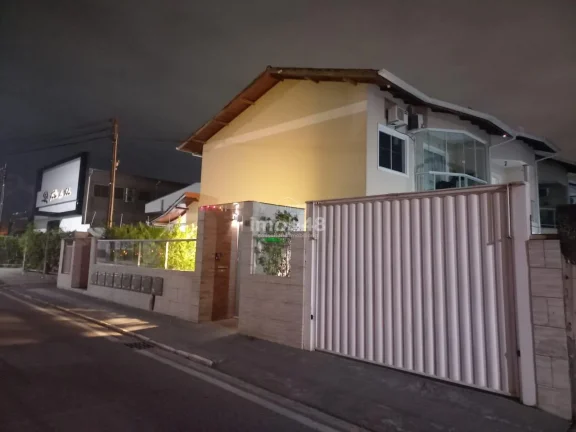 Sobrado em Forquilhas - 3 Dormitórios, 95m² por R$ 525 mil
