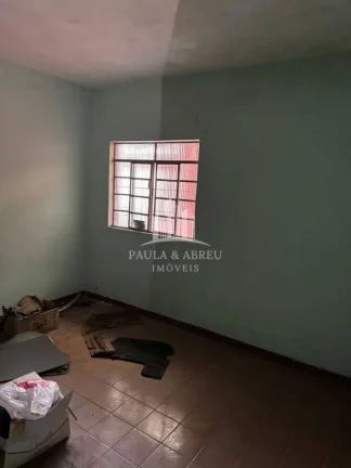 Imagem Casa antiga com 2 dorm e mais 3 cômodos no fundo Vila Vitória