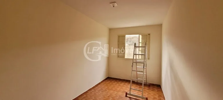 Imagem Casa para locação em Campo Grande-MS, Vila Moreninha II: 4 quartos, 1 suíte, 1 sala, 2 banheiros, 2 vagas de garagem, 80m².
