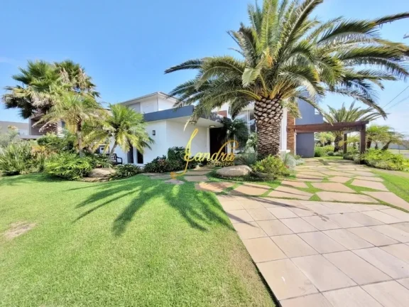 Imagem Casa térrea no Enseada com piscina aquecida e 4 suítes
