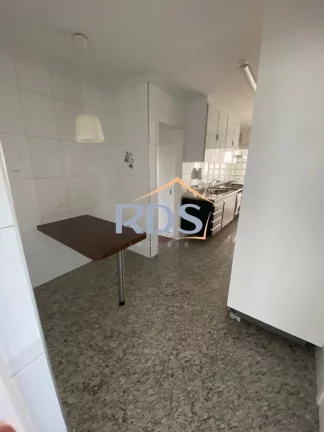 Imagem Vende apartamento de 158m² com 3 dormitórios e duas vagas no Caxingui