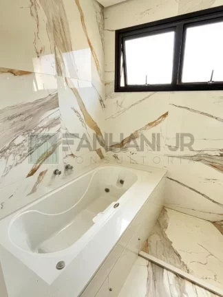 Imagem Luxuoso apartamento de 3 suítes no coração do Jardim Paulista, São Paulo - 226m², 3 salas, 5 banheiros e 4 vagas de garagem.