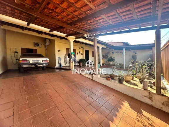Imagem Casa com 3 dormitórios, 220 m² - venda por R$ 350.000,00 ou aluguel por R$ 2.500,00/mês - Alvorada - Araporã/MG