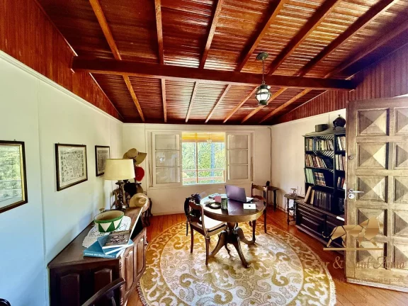 Imagem Linda Casa a venda em área arborizada em Campos do Jordão
