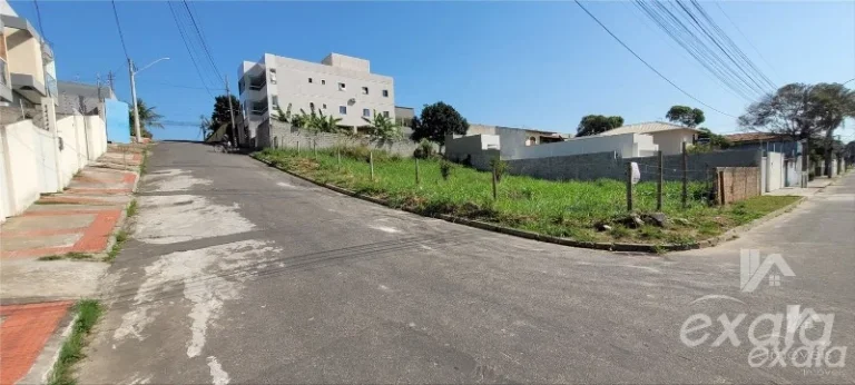 Imagem lote em jacaraipe, bairro castelandia, de esquina medindo 10x30, escriturado e registrado, pronto pra financiamento ou pagamento a vista