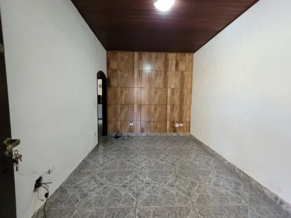 Imagem VICENTE DE CARVALHO- CASA TOTALMENTE REFORMADA , RICA EM ARMÁRIOS , GARAGEM PARA 04 AUTOS.