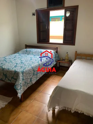 Imagem Ótima casa para aluguel de temporada em condomínio fechado a 100 metros da praia do Lázaro!!
