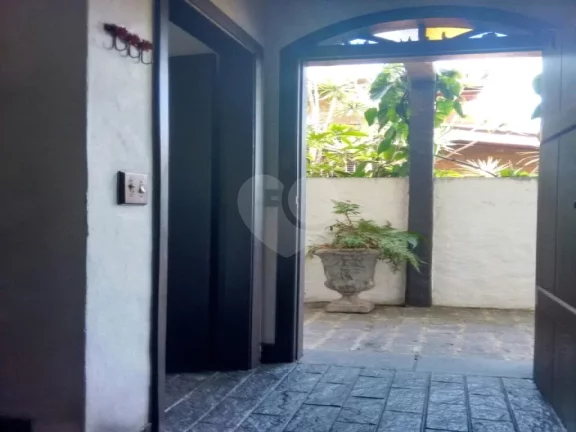 Imagem Casa à venda com 4 quartos, sendo 4 suítes, em Vila Sônia, São Paulo - SP