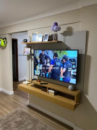 Imagem Apartamento 2 quartos reformado com 70m², piso laminado novo, cozinha planejada e banheiro renovado. Oportunidade! Não aceita financiamento bancário.