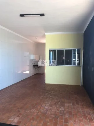 Imagem Casa à venda no bairro Vila Elza, em Aramina: 3 dormitórios, suíte, churrasqueira e garagem