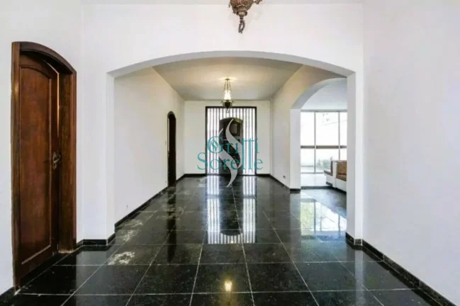 Imagem Casa/Sobrado à Venda na Vila Madalena - São Paulo/SP.