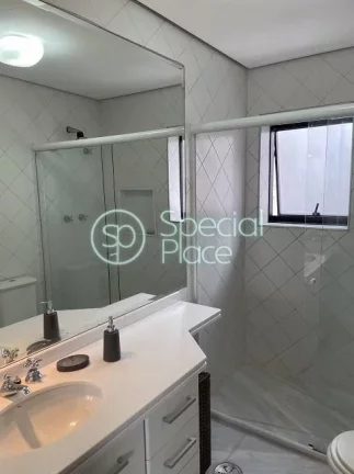 Imagem Este lindo e amplo imóvel conta com 3 quartos, sendo 3 suítes, 5 banheiros e 4 vagas de garagem de...
