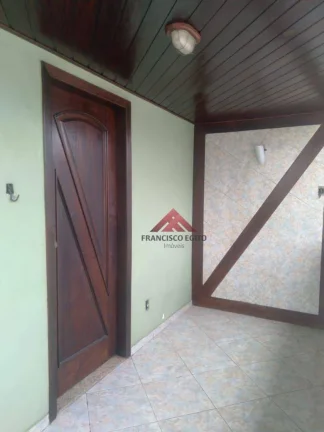 Imagem Sobrado com 3 dormitórios à venda, 135 m² por R$ 300.000,00 - Mutuá - São Gonçalo/RJ