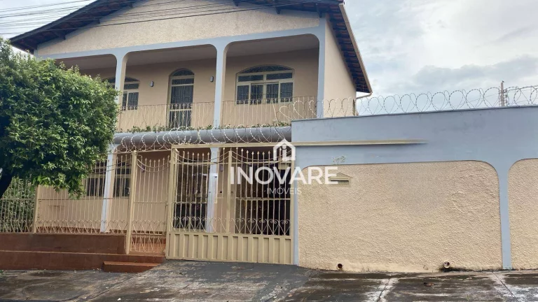 Imagem Casa com 4 dormitórios à venda, 254 m² por R$ 1.000.000,00 - Setor Social - Itumbiara/GO